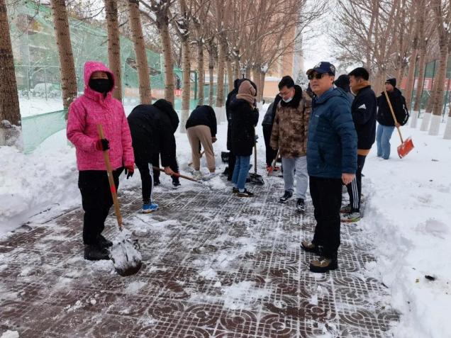 【我為師生辦實(shí)事】保障師生出行安全 除雪工作進(jìn)行中